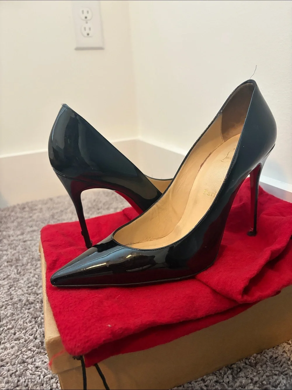 Christian Louboutin Black Patent Leather Stiletto Pumps with Red Soles - Picture 4 of 6